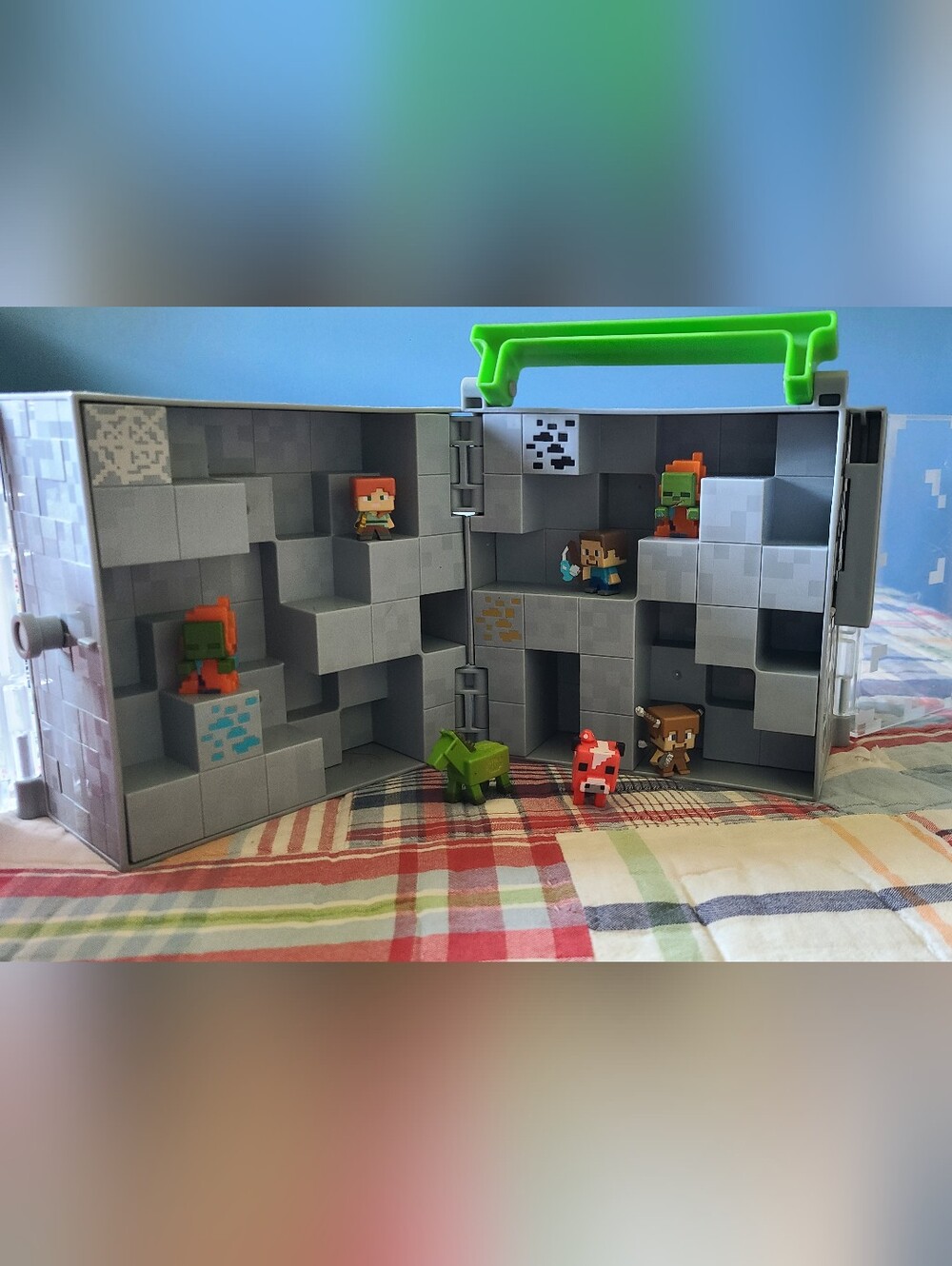 Minecraft Mini Figures Set With Carrying Case